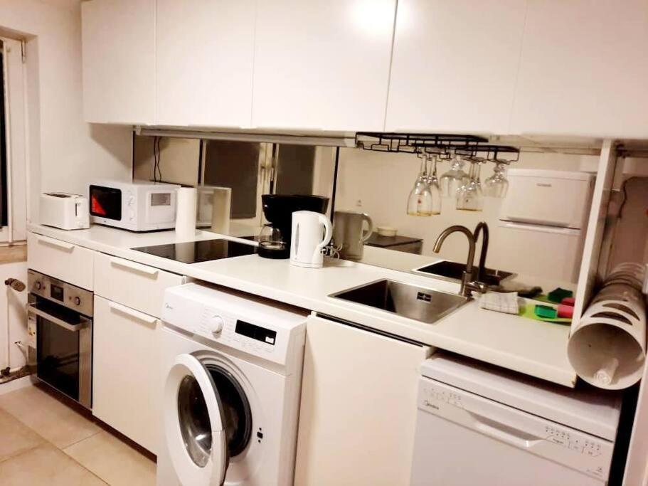Appartamento With Parking In 11 *